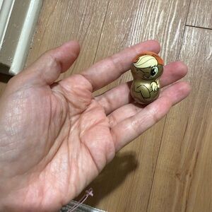 My little pony applejack flipperz figure